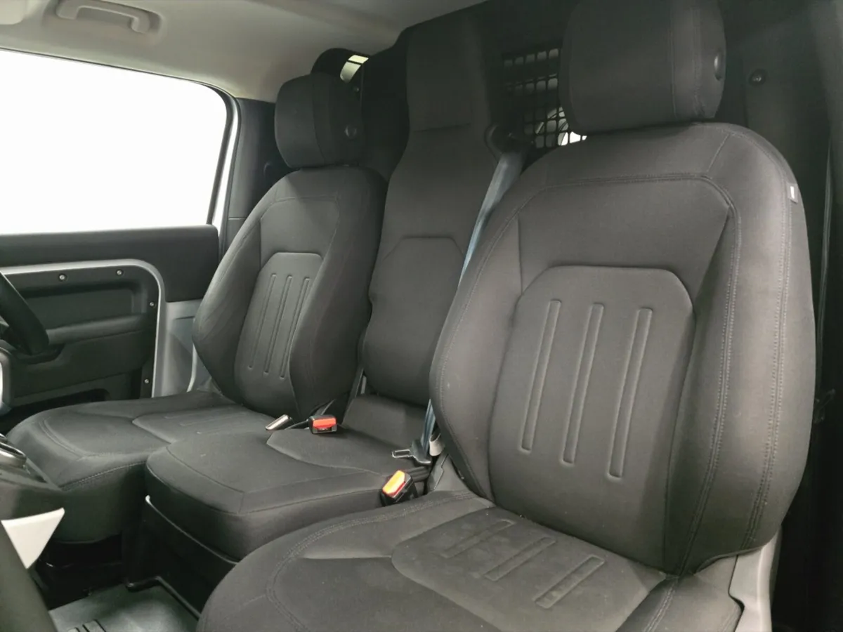 Land Rover Defender 90 Diesel - Image 4
