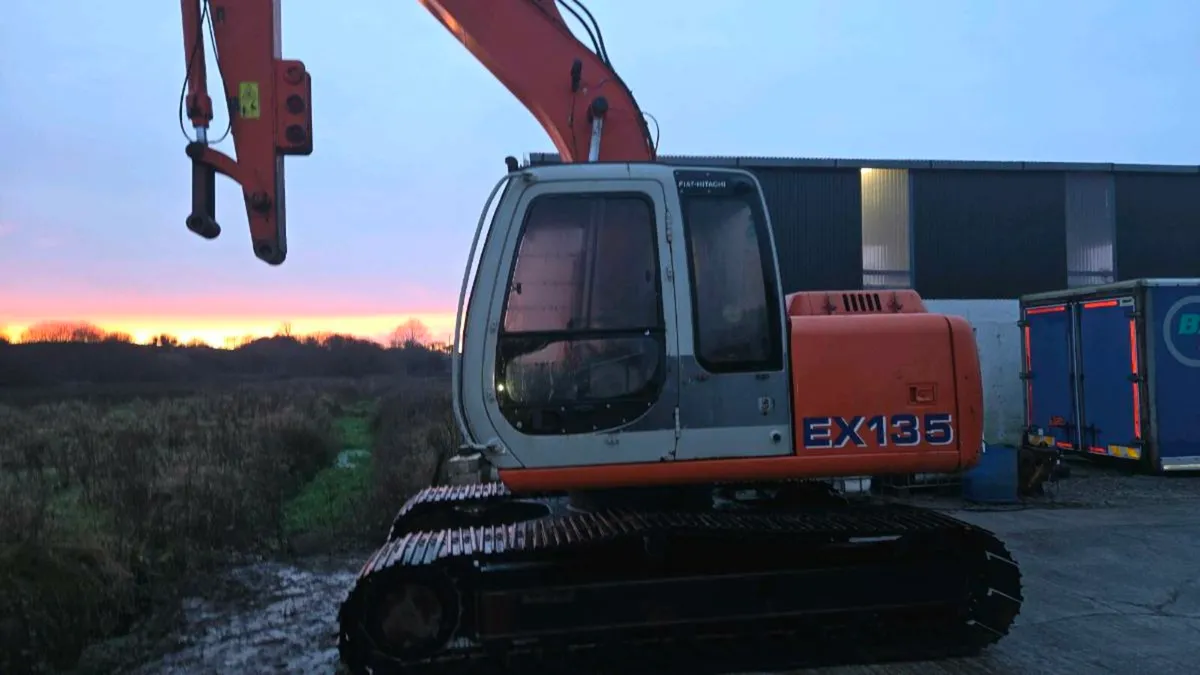 Hitachi ex 135 - Image 1