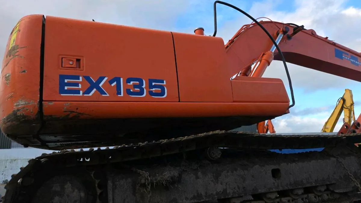 Hitachi ex 135 - Image 4