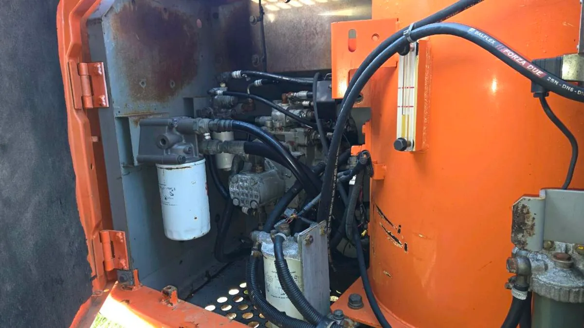 Hitachi Zaxis 130 - 1 - Image 3