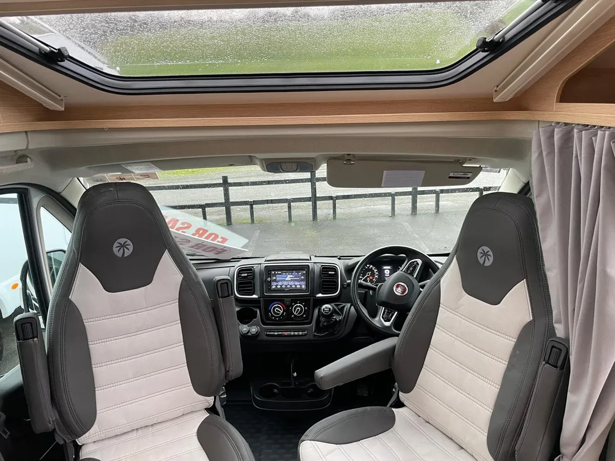 2024 Sunlight V69 3 Berth - Image 4