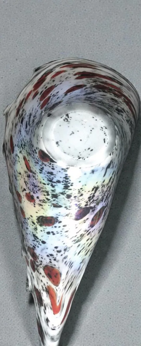 Massive speckled glass shell centrepiece - Image 4