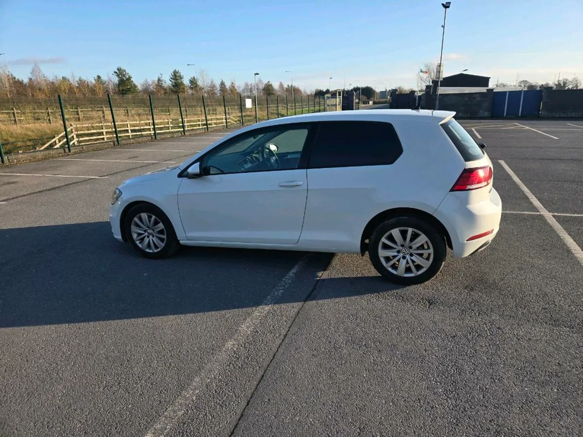 Volkswagen golf - Image 2