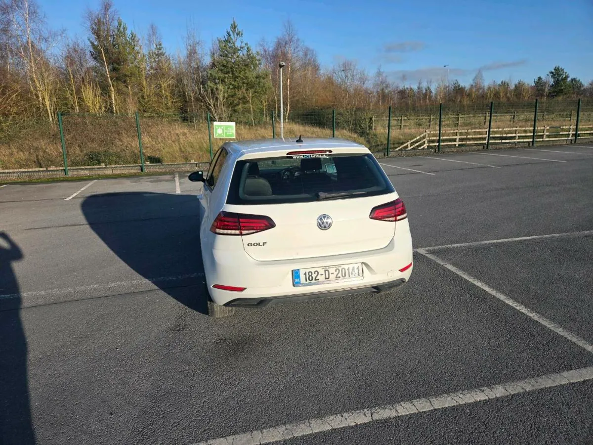 Volkswagen golf - Image 4