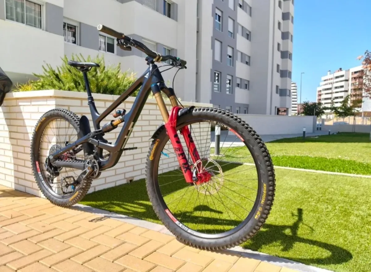 YT Capra Enduro 2024 - Image 1
