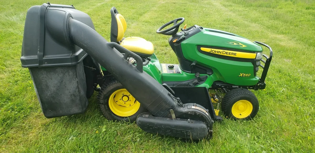 john deere x540 ride on mower 26hp only 166hrs vgc - Image 1