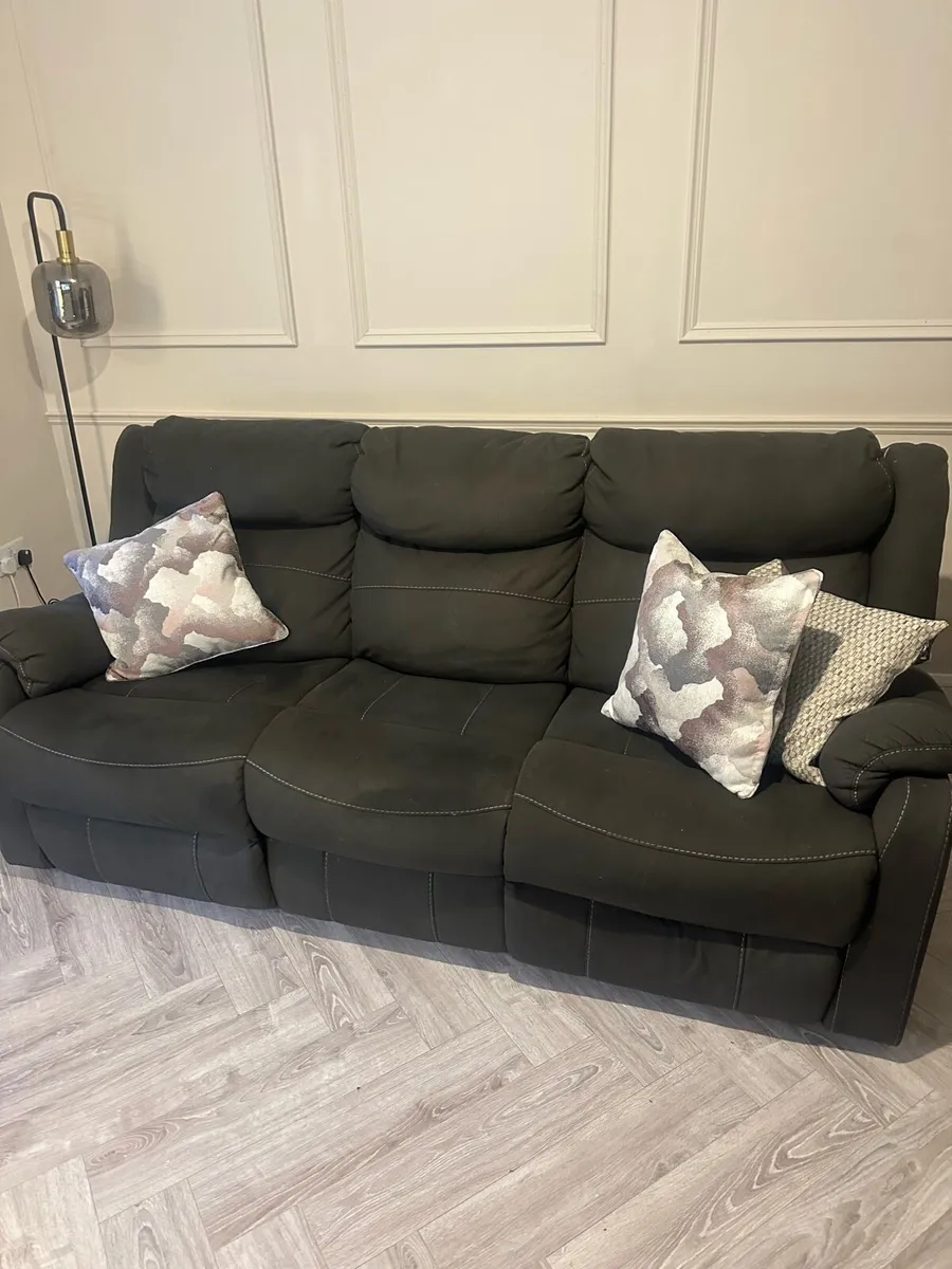 Living room couch - Image 4