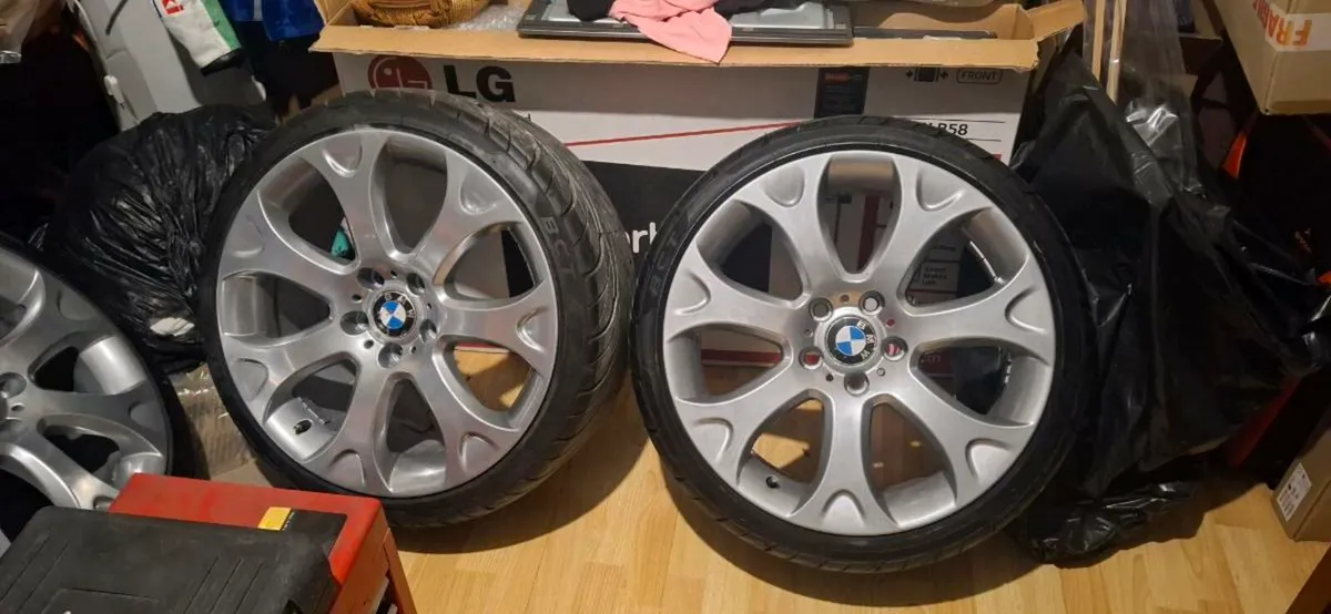 Original BMW 19inch alloys. New tyres - Image 1