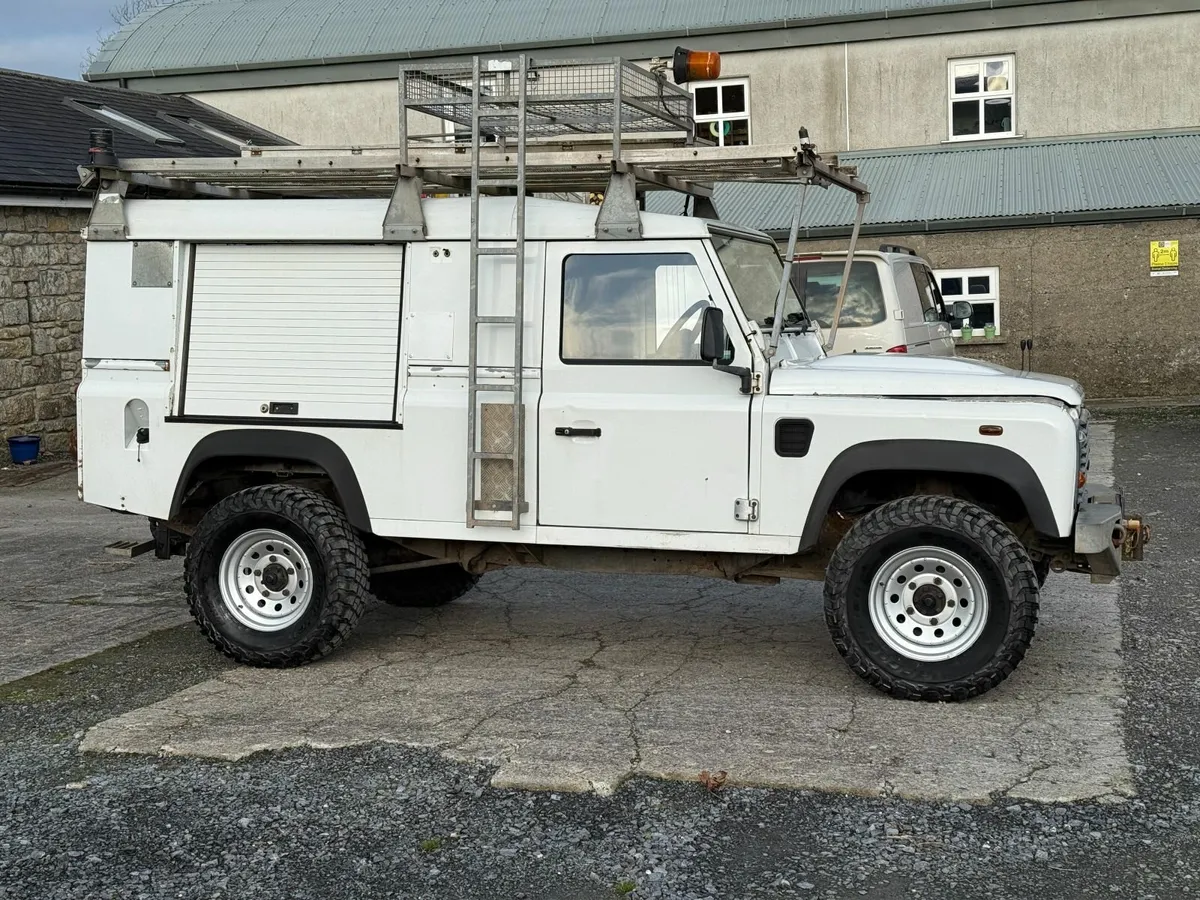 Land Rover Defender 2010 - Image 3