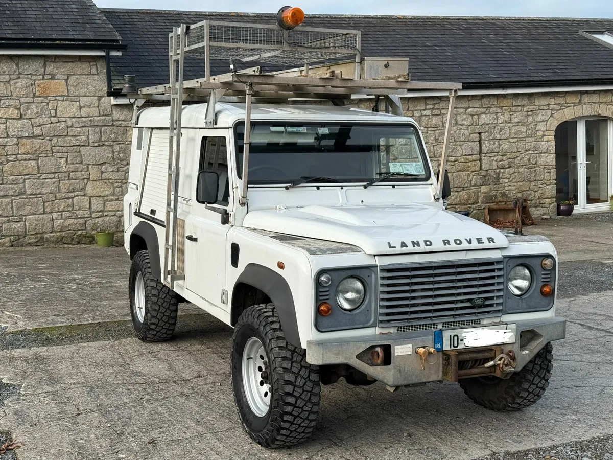 Land Rover Defender 2010 - Image 1