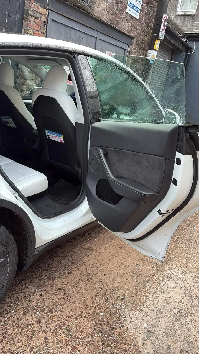 Ready Taxi Model Y 242 - Image 3