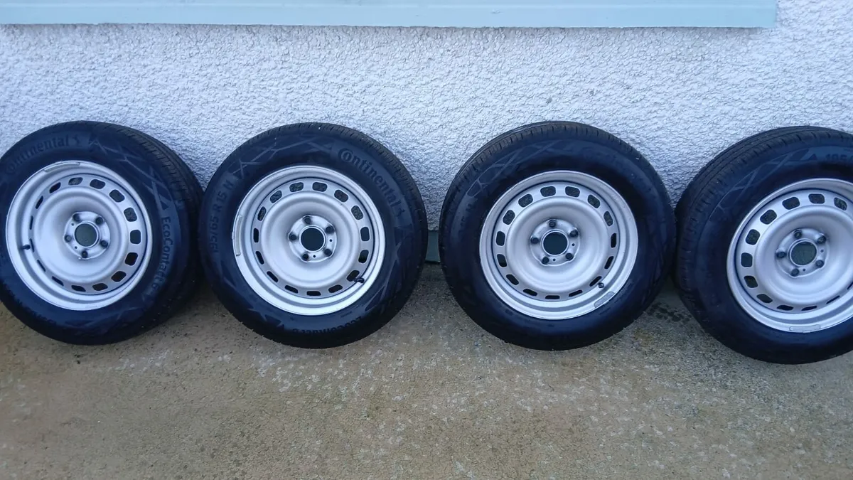 Tyres with rims