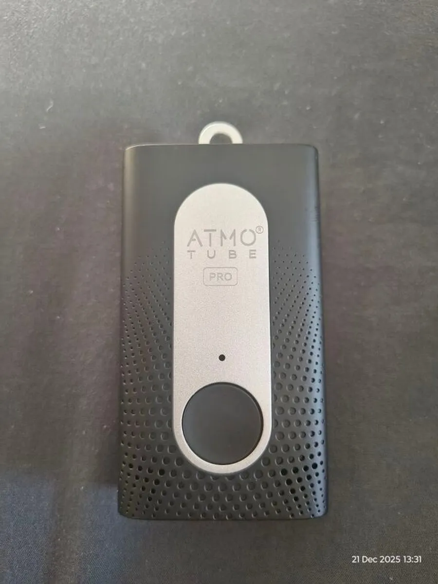 Barely used (+ new original box) portable air quality monitor Atmotube Pro + phone app - Image 4