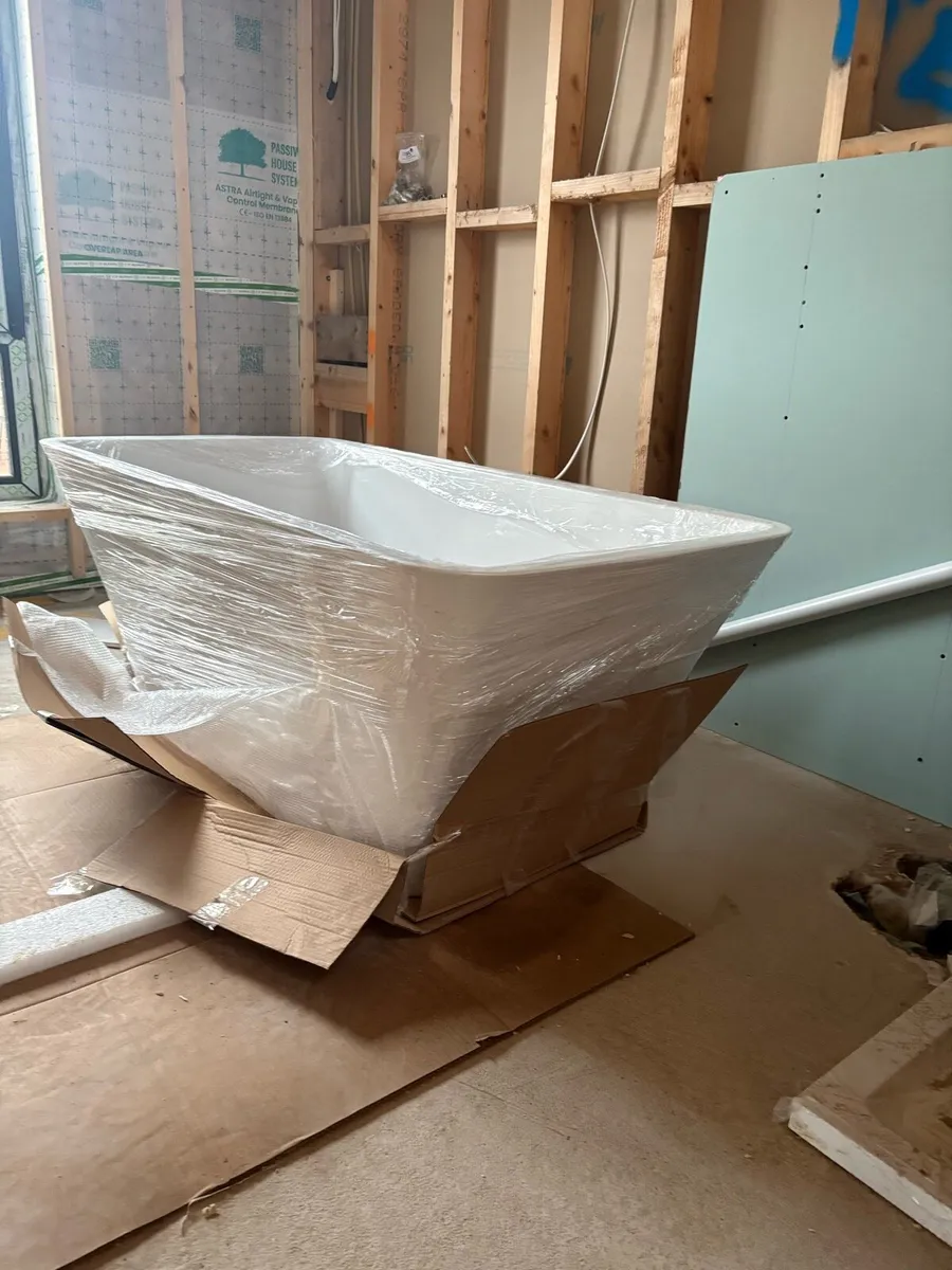 Designer Bath Tub - Image 1