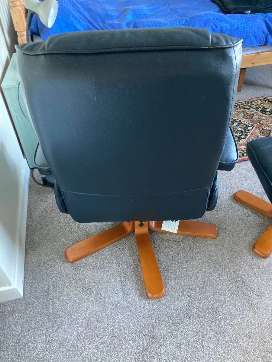 Relax swivel arm chair and foot stool - Image 3