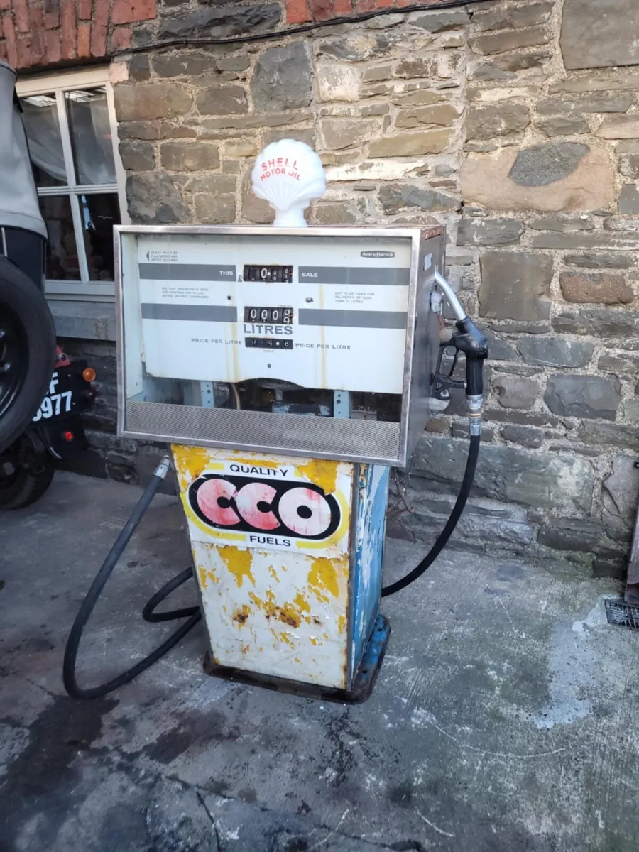 Vintage Petrol Pump Avery-Hardoll 4000 Series - Image 3