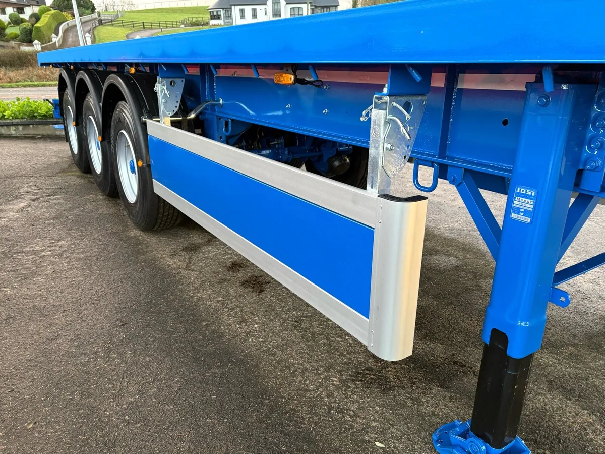 New Unused 37 ft Moffett Mounty Flat Trailer - Image 2