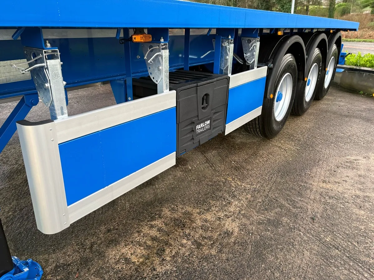 New Unused 37 ft Moffett Mounty Flat Trailer - Image 3