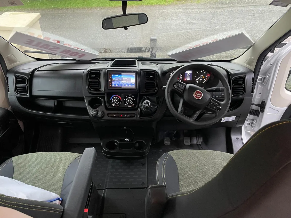 2024 Sunlight 6 Berth A70 - Image 3