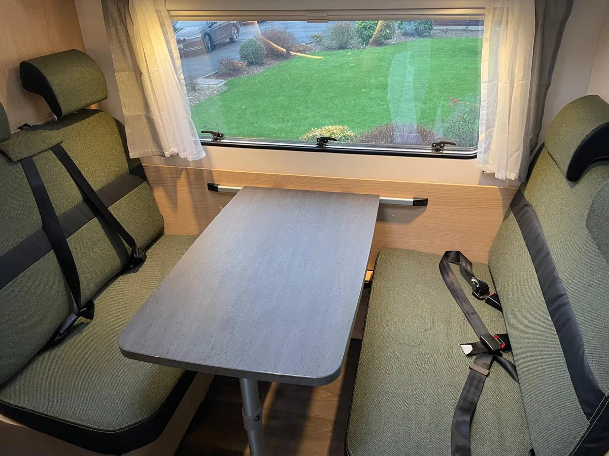 2024 Sunlight 6 Berth A70 - Image 4