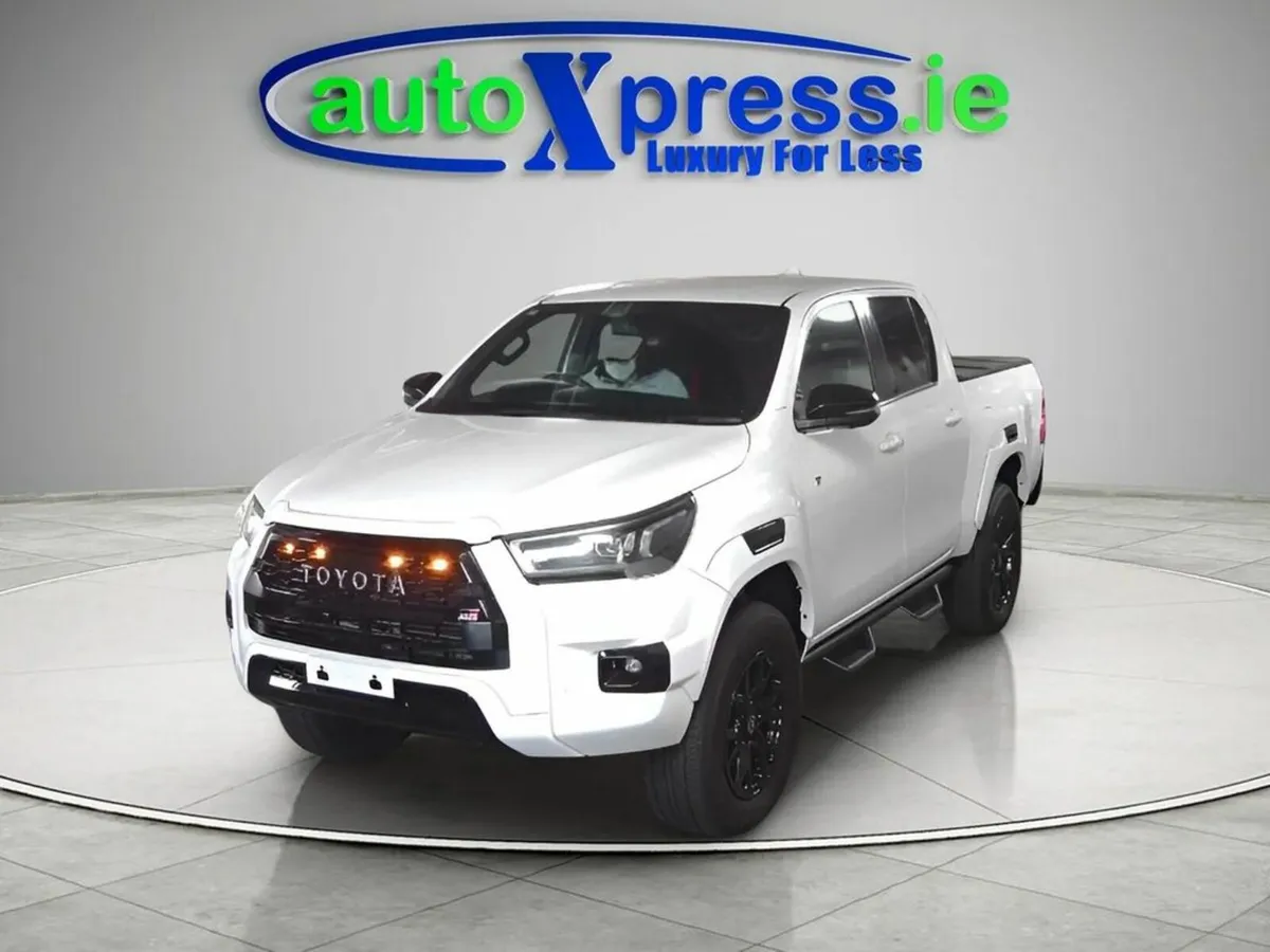 Toyota Hilux 2.4D Z GR SPORT Automatic. - Image 4