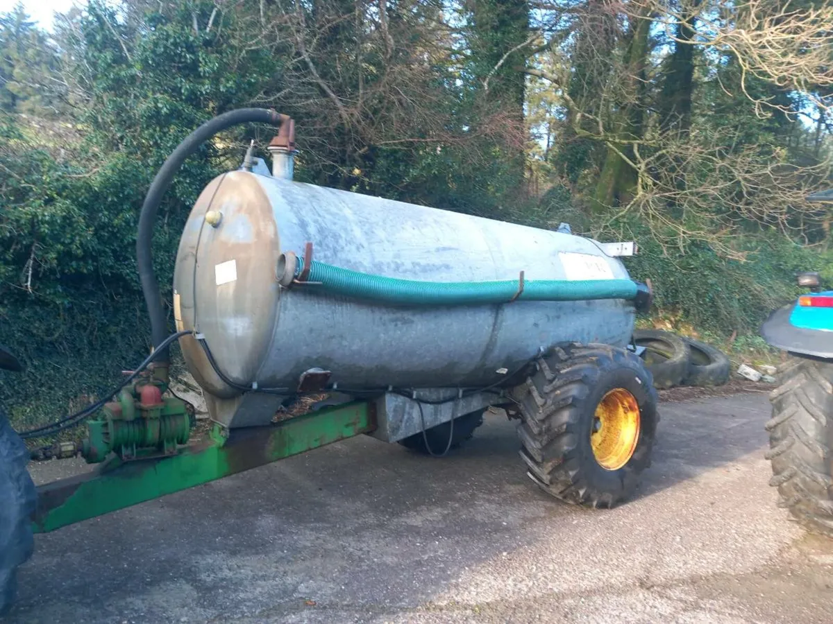 1650 gal Vacuum Tanker - Image 2