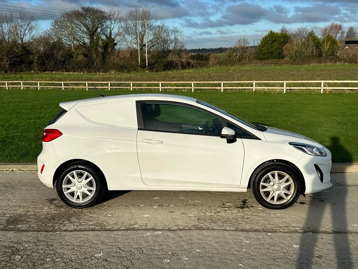 Ford Fiesta Van 2020 DOE 01/27 - Image 3