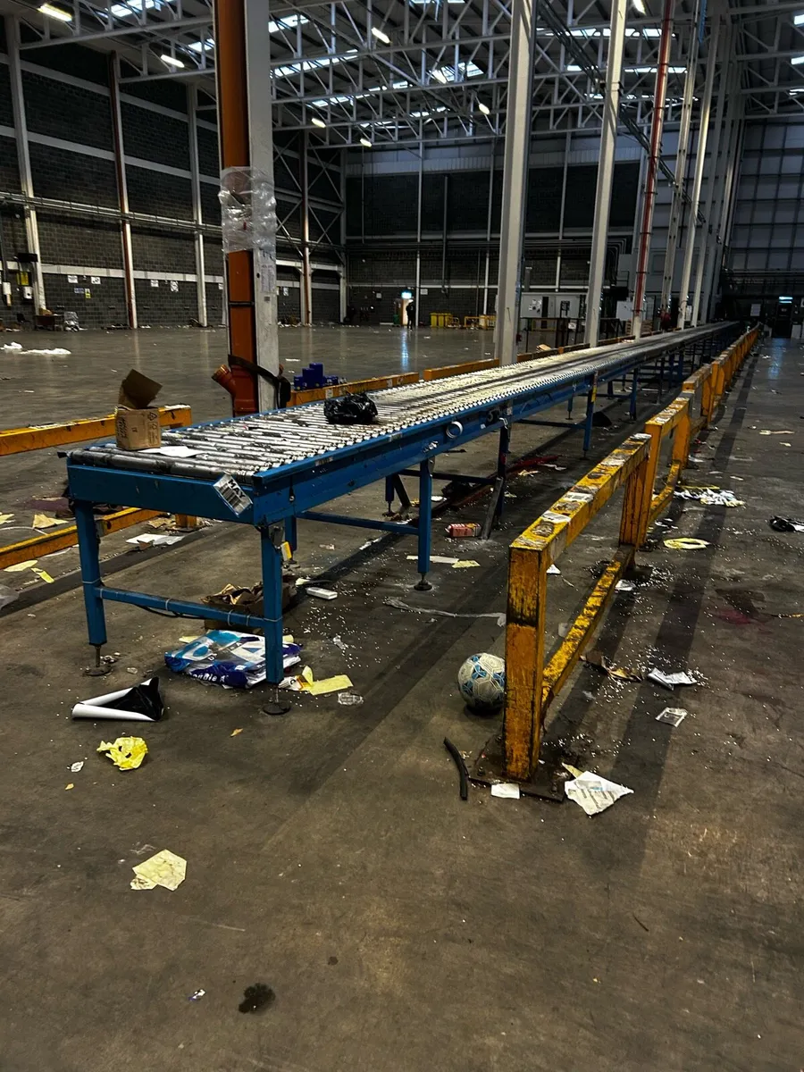 Conveyor belt - Image 1