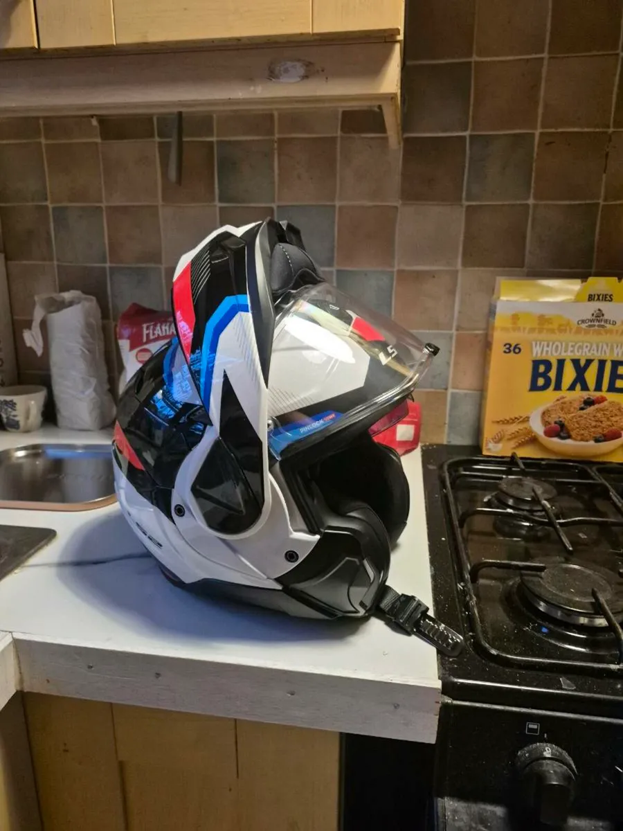 Helmet plus comms - Image 1