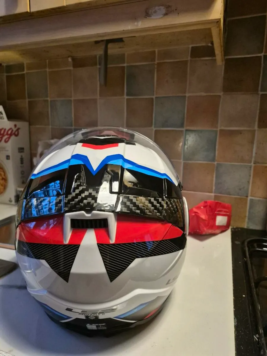 Helmet plus comms - Image 3