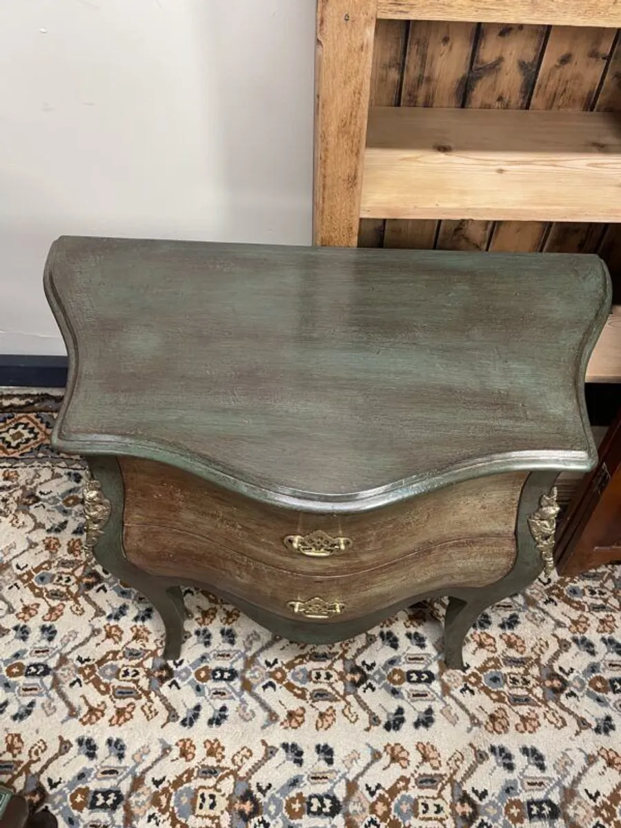 Stylishly Painted Bombe Chest of Drawers - Image 4