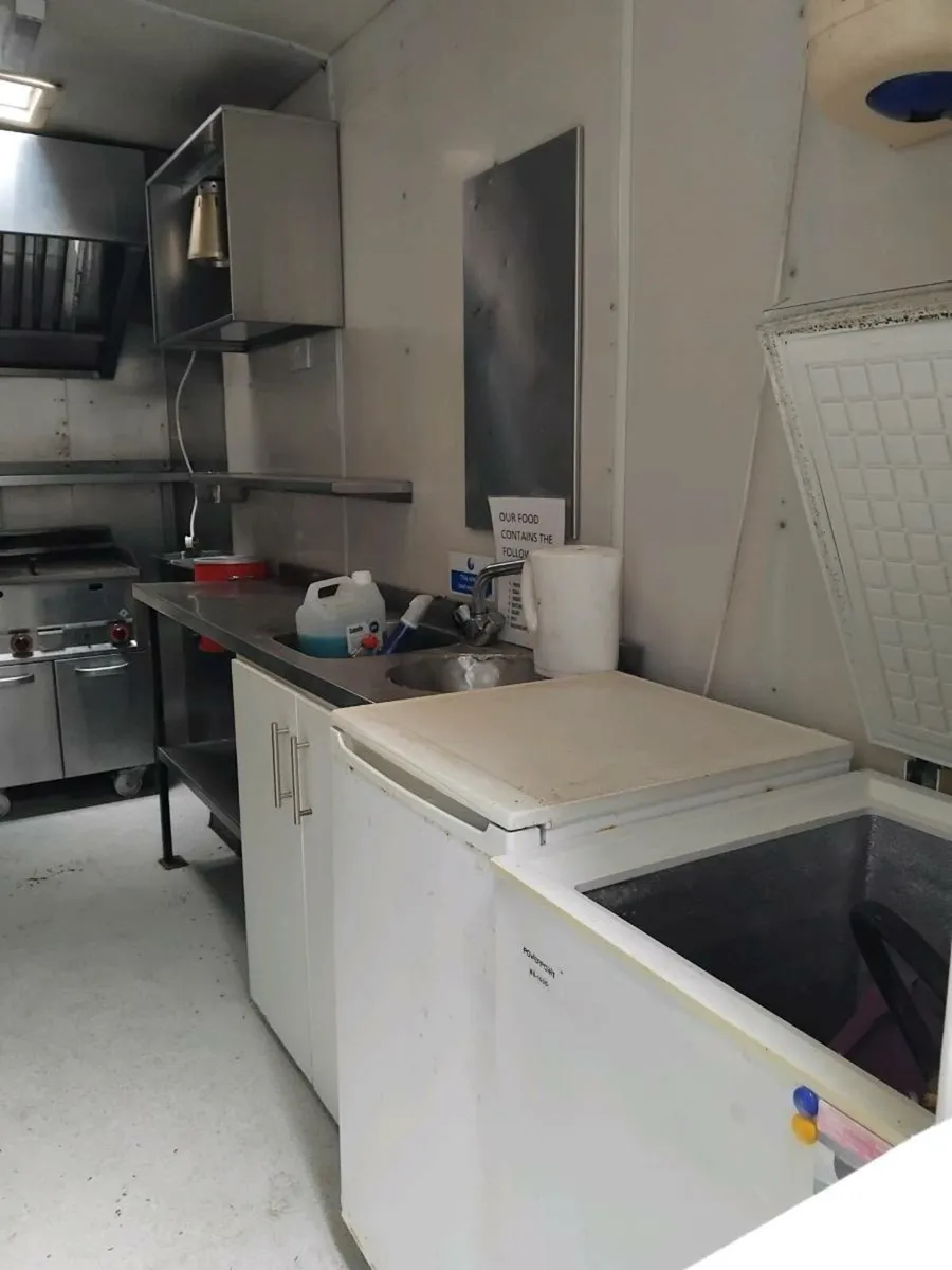 Catering trailer - Image 3