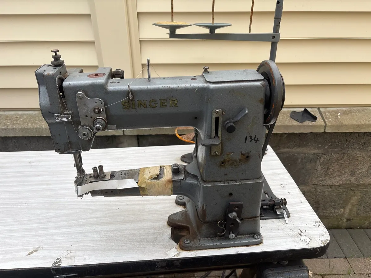 Sewing machine - Image 1
