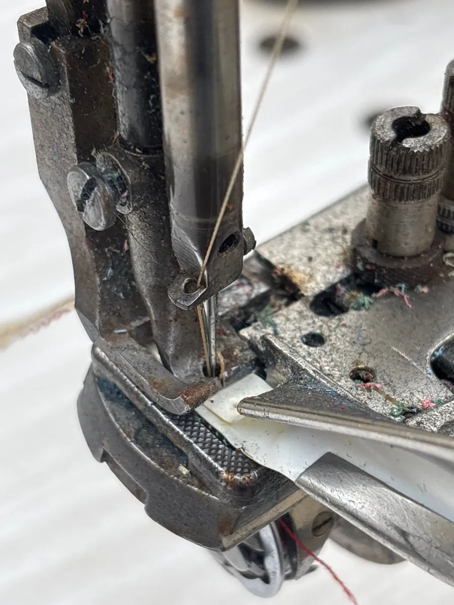 Sewing machine - Image 2