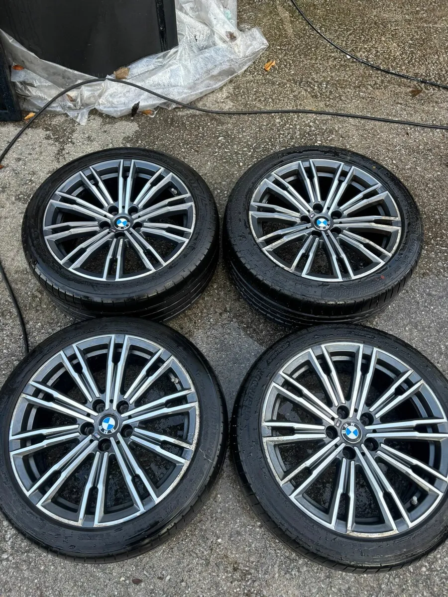 R18 GENUINE  BMW G20 3 series Alloys - Image 1
