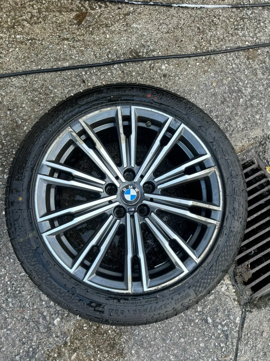 R18 GENUINE  BMW G20 3 series Alloys - Image 4