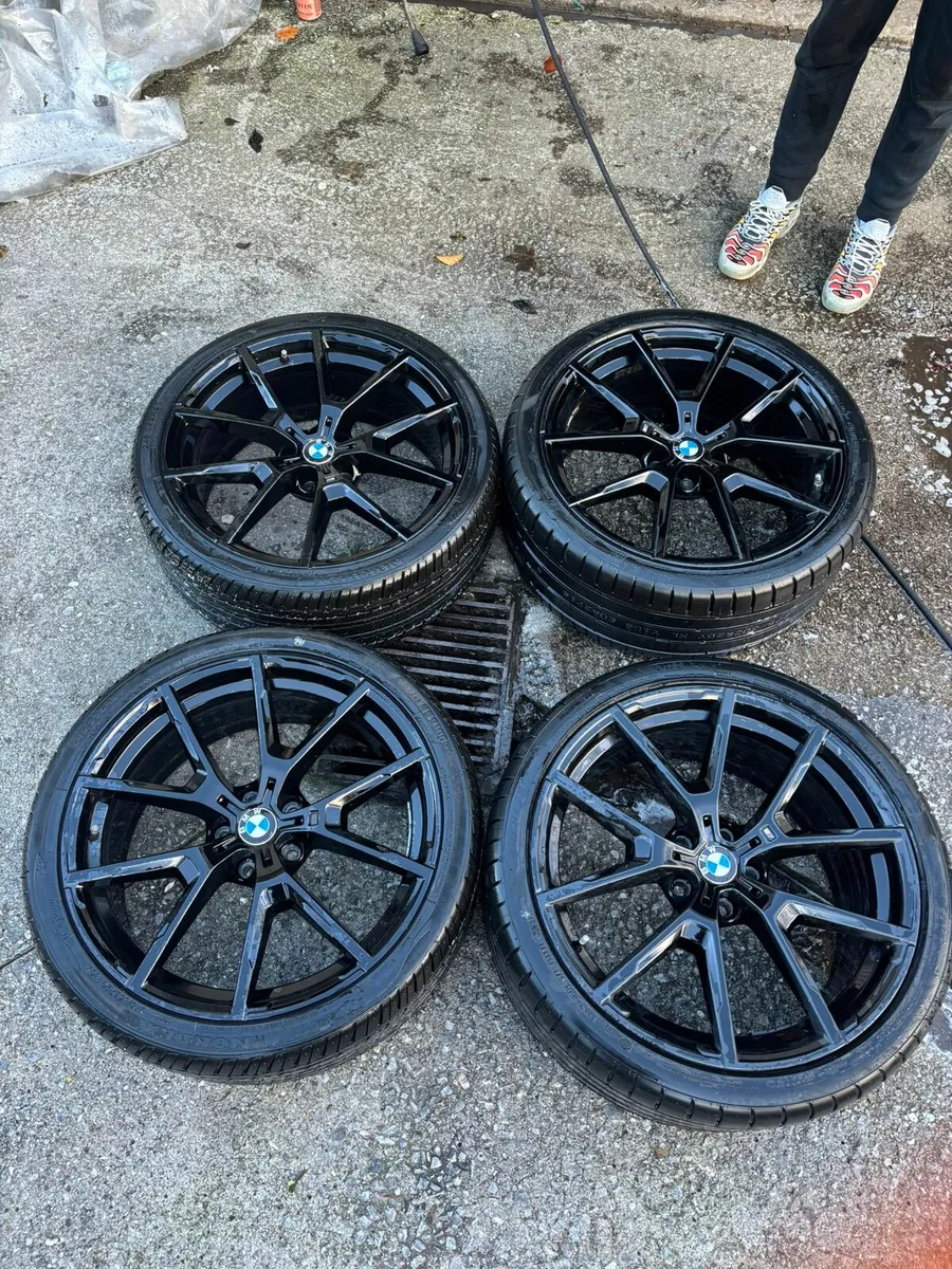 R20 GENUINE  Bmw 8 series Alloys - Image 1