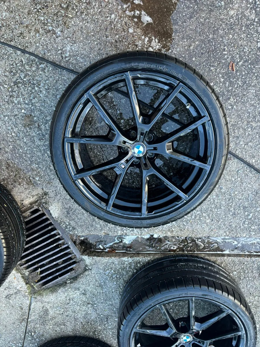 R20 GENUINE  Bmw 8 series Alloys - Image 4