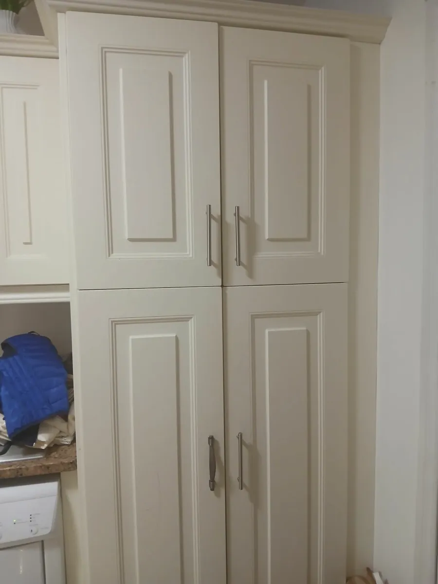 Painted Sollid oak kitchen - Image 2