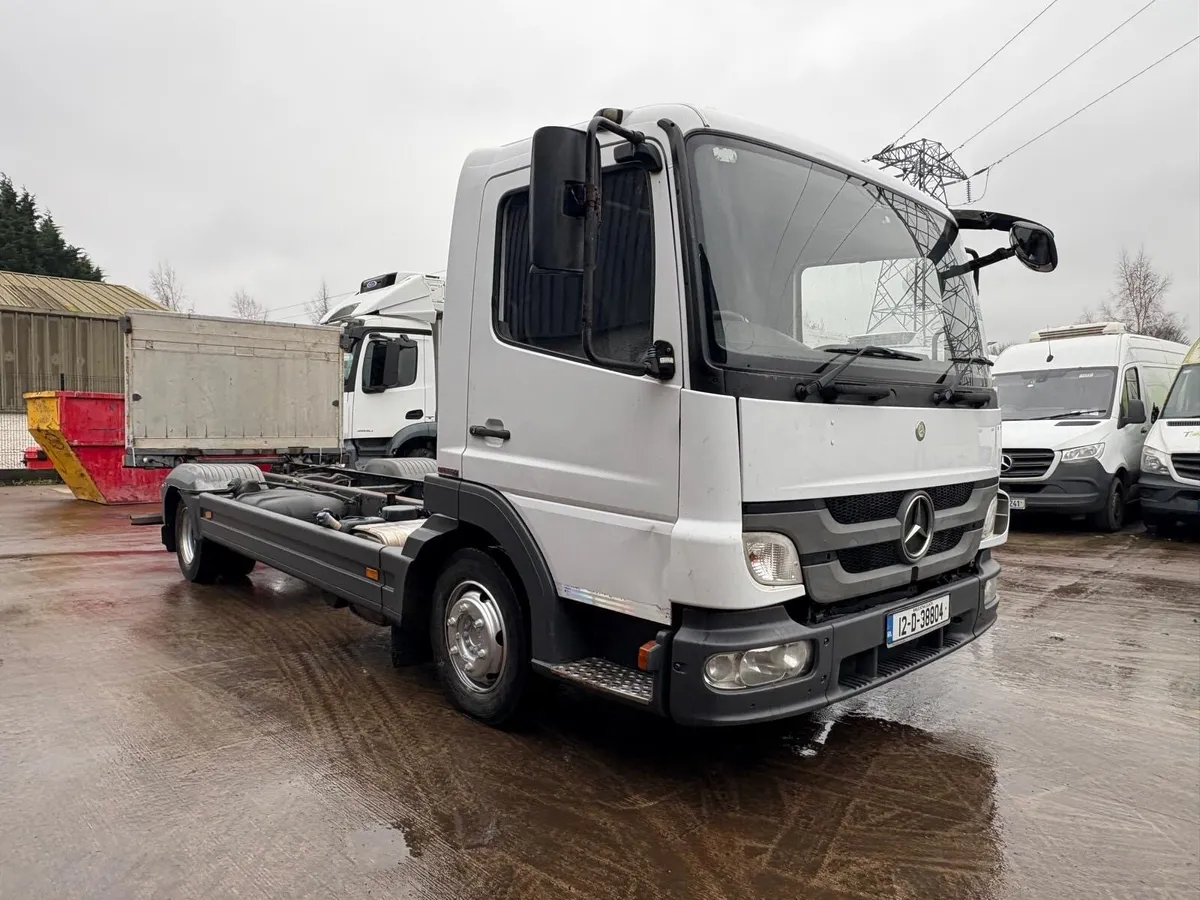 Mercedes Atego 818 chassis cab - Image 2