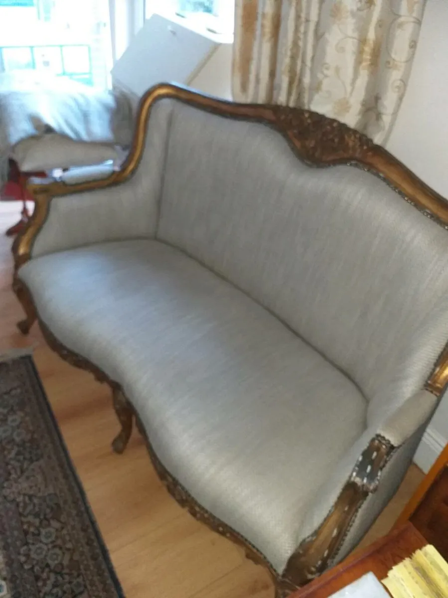 Neat size 2 seater couch - Image 1
