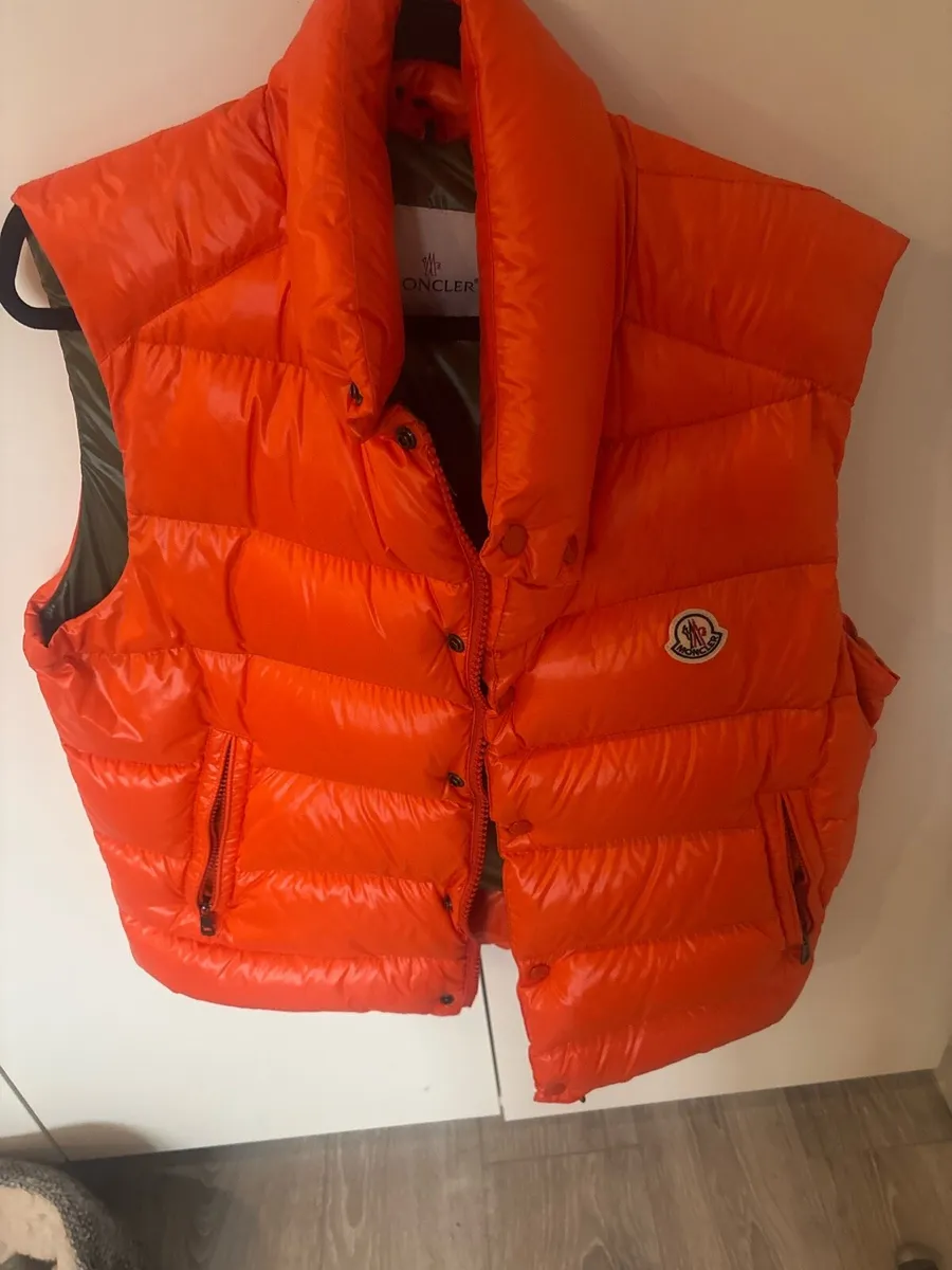 Moncler gilet - Image 1