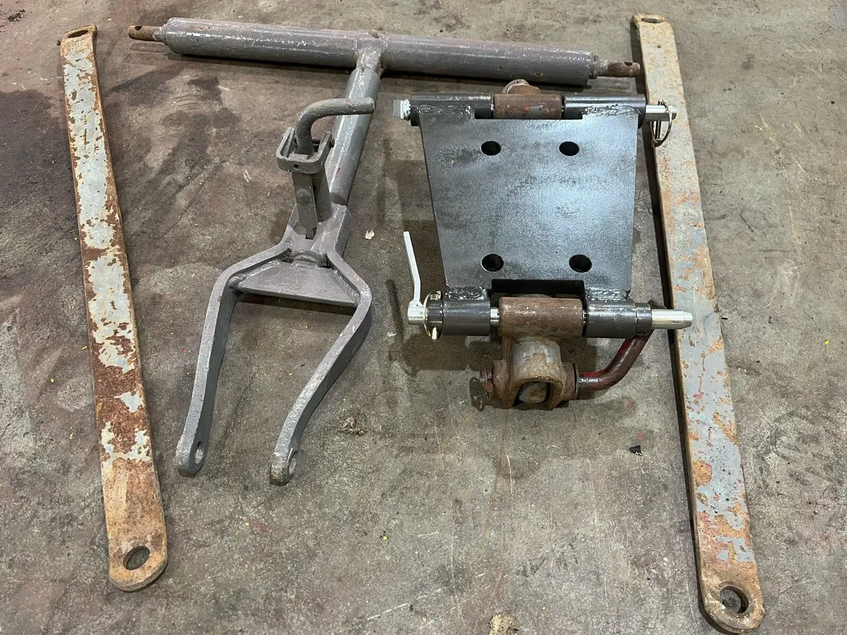 Massey Ferguson TE20, 35, 65, 135 Hitches - Image 2