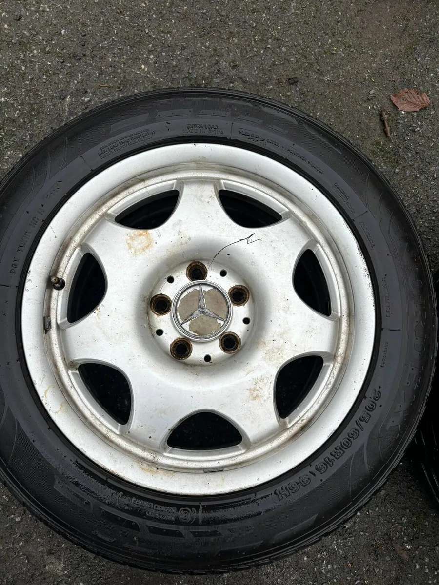 R16 Mercexes e class alloy wheels. - Image 4