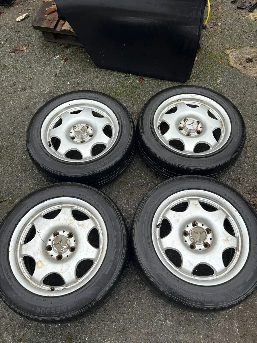 R16 Mercexes e class alloy wheels. - Image 1