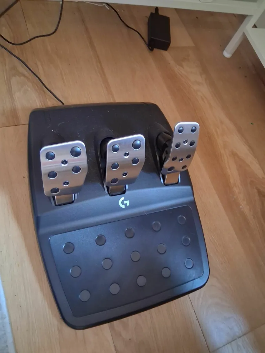 New & unused Steering wheel, pedals, shifter - Image 3