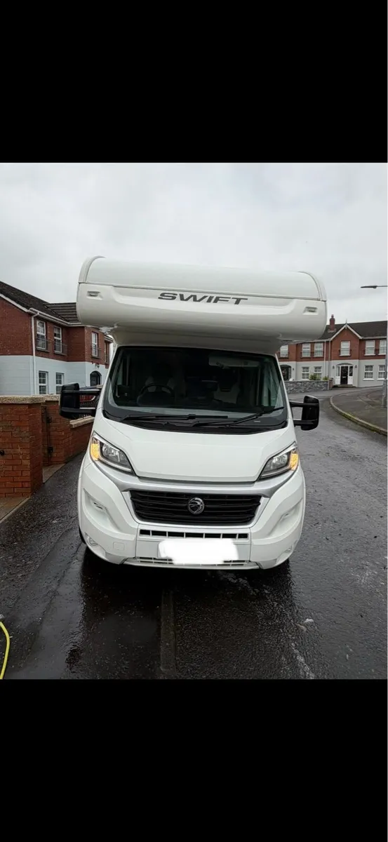 2015 swift escape 696 - Image 1