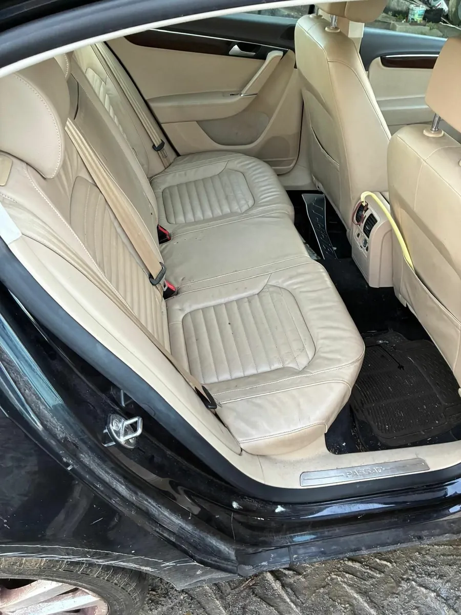 vw passat 2011 - Image 2
