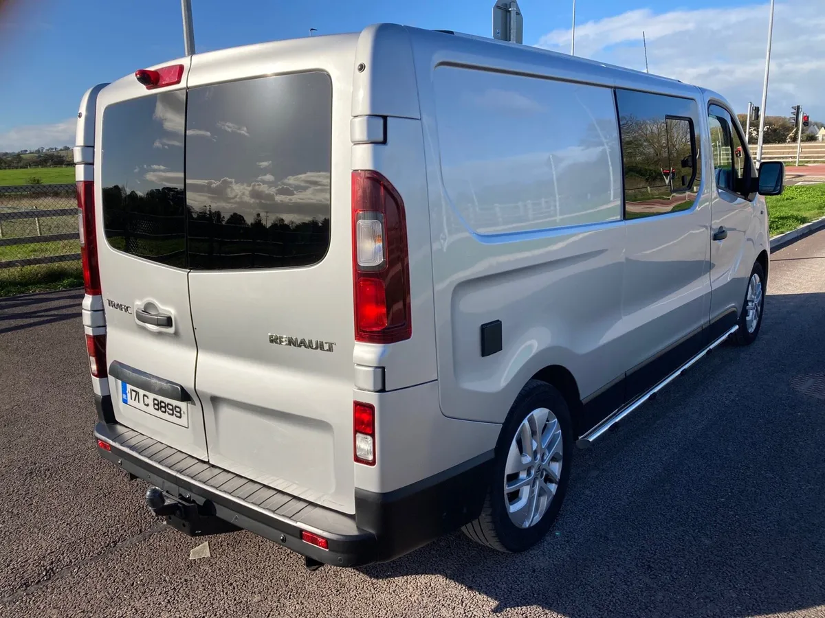 2017 Renault trafic sport LWB dayvan - Image 2