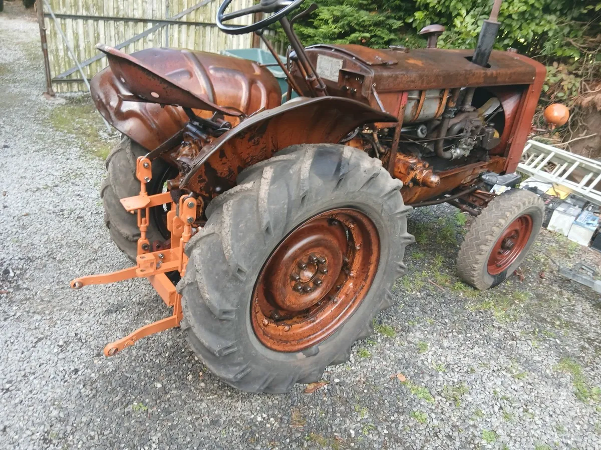 Renault petrol tractor - Image 4